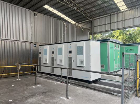 Sürdürülebilir enerji çözümleri için AC400V nominal şebeke voltajı enerji depolama sistemi pil