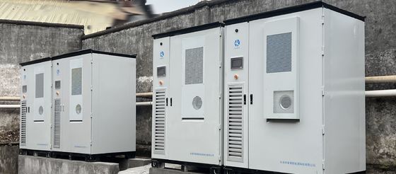 100KW Maksimum Şebeke İstikrar Çabalarını Çeşitli Kapasitelerde Endüstriyel Ticari Enerji Depolama Sistemi